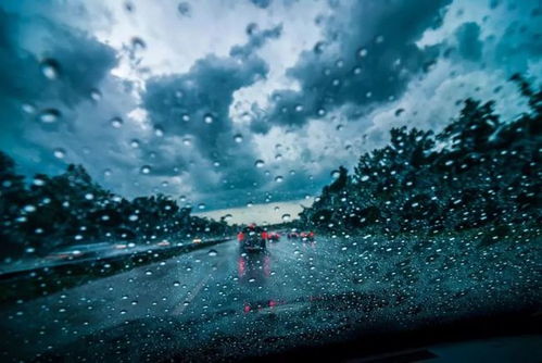 下雨天汽车启动转速多少 下雨天汽车启动转速多少