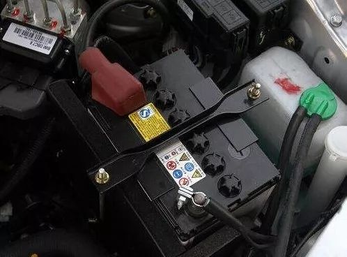 小型汽车用多少电瓶 小型汽车用多少电瓶