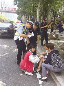 高考被顶替的5旬辅警错过母亲下葬