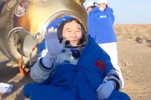 神19航天员全部安全顺利出舱