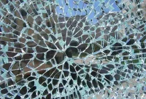 汽车玻璃多少年破碎一次(汽车玻璃破碎周期研究，影响因素与预防措施探讨)