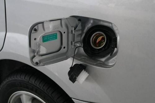 一般汽车几升油加满多少(汽车油箱加满油量解析，一般汽车几升油能加满？